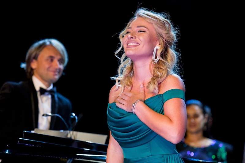 ProTV: "Celebra soprana Irina Baiant va invită la Illuminarium Bridge of time, pe 28 decembrie, la Sala Palatului"