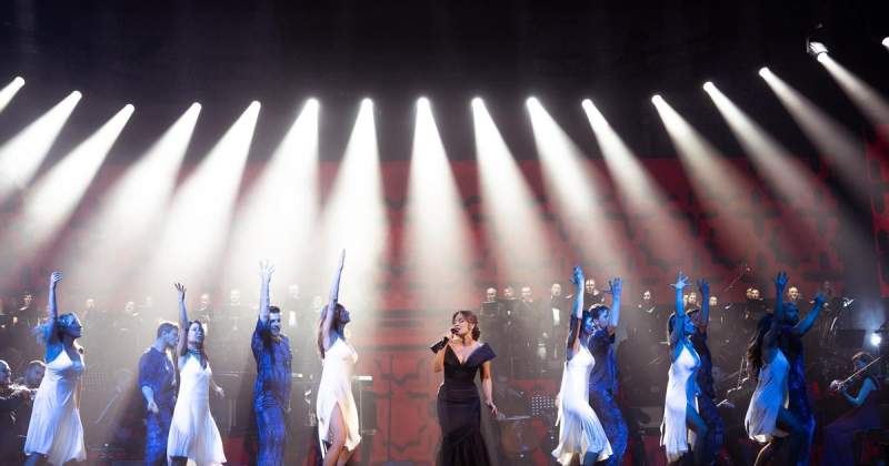Soprana Irina Baiant a umplut Sala Palatului cu emoție, lumină și aplauze la Illuminarium Echo, concert crossover | adevarul.ro