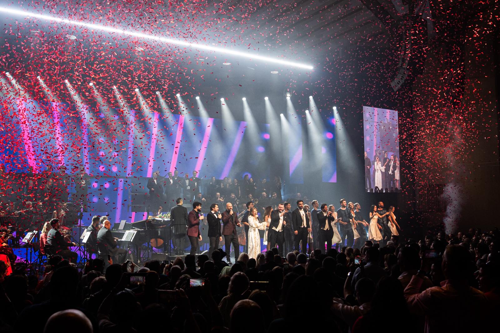 Soprana Irina Baiant a umplut Sala Palatului cu emoție, lumină și aplauze la Illuminarium Echo, concert crossover