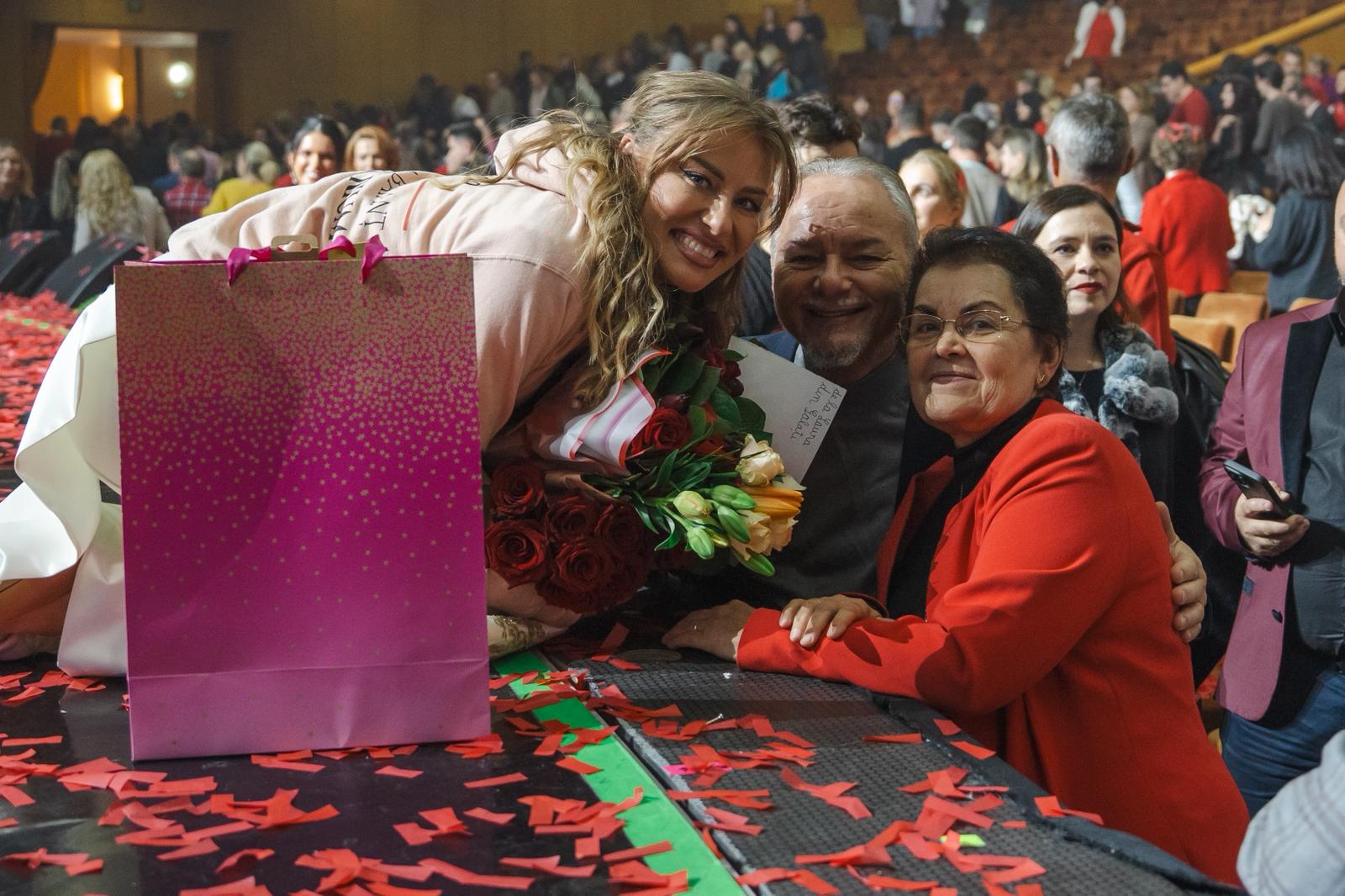 Soprana Irina Baiant a umplut Sala Palatului cu emoție, lumină și aplauze la Illuminarium Echo, concert crossover