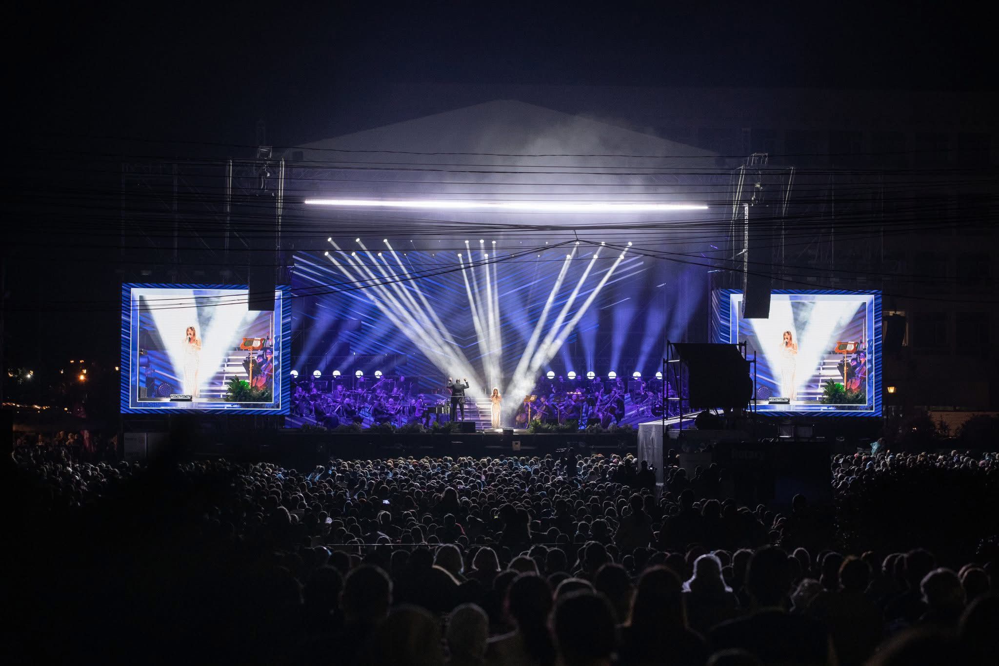 Classical Crossover cucerește România: 10.000 de spectatori la concertul „Lyrica” al sopranei Irina Baiant, la Suceava, 15.000 de spectatori în București la Andrea Bocelli și Jose Carreras 